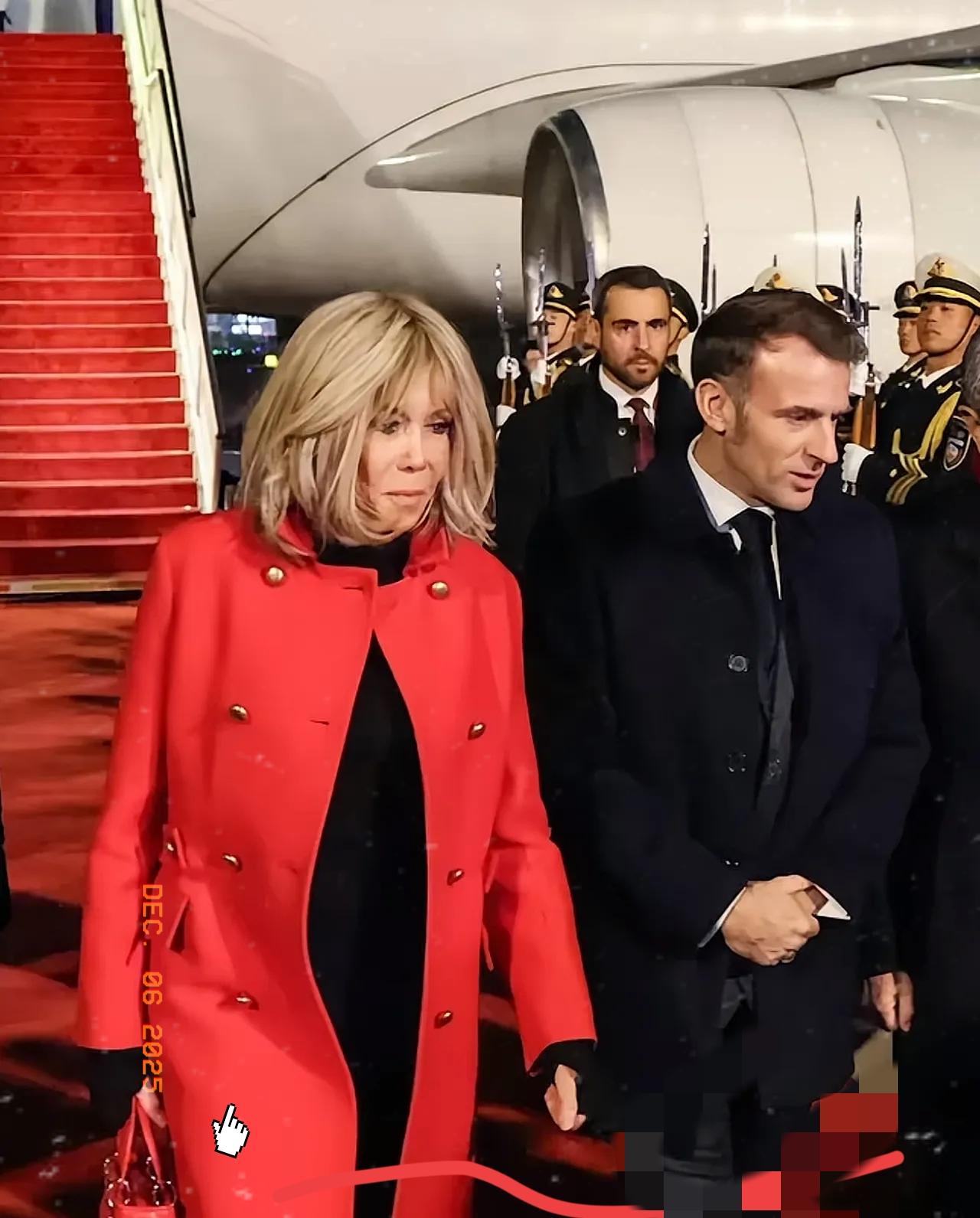 马克龙结束访华之行，法国随行人员：好震撼！我们住的酒店在高楼之间，成都的高铁站像