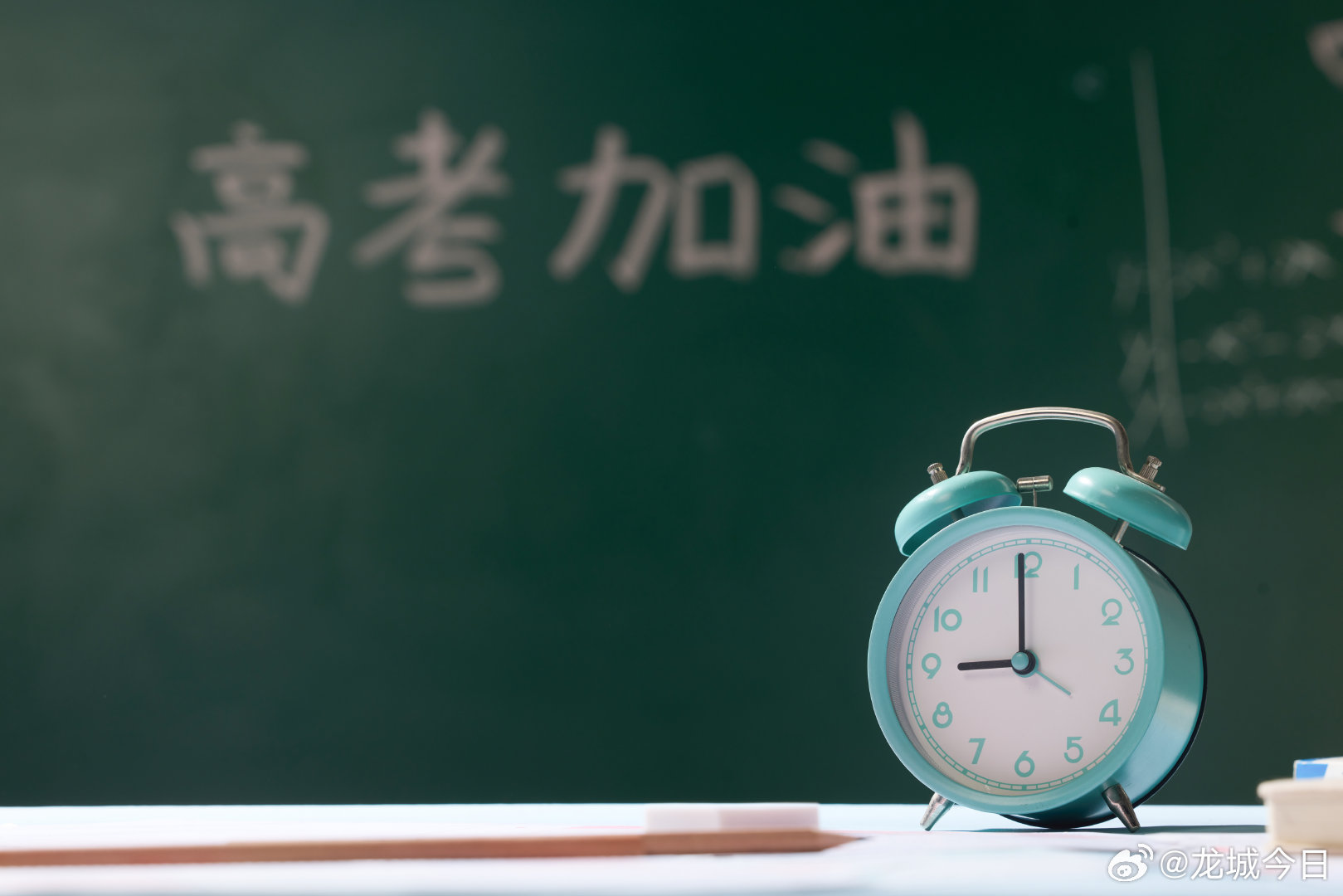 山西公安民警全方位守护考生平安应考   六月高考季，同心护学子。连日来，全省各地