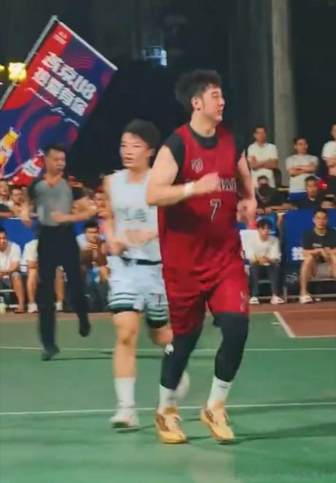 我的池儿你就不能少吃点，现在也太胖了啊 ​​​