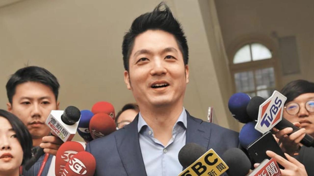 台北市市长蒋万安热情邀请上海市府人员，参加台北市春节元宵灯会。这是台湾省地区领导