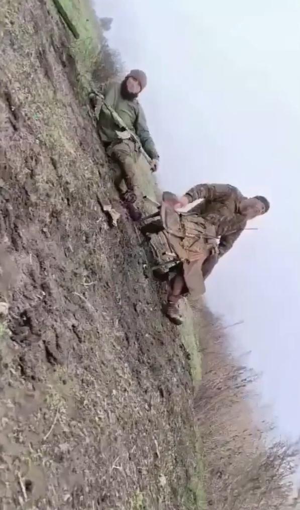 车臣阿赫马特武装人员“TikTok营”在乌克兰红军城方向野战推进中触爆了多枚地雷