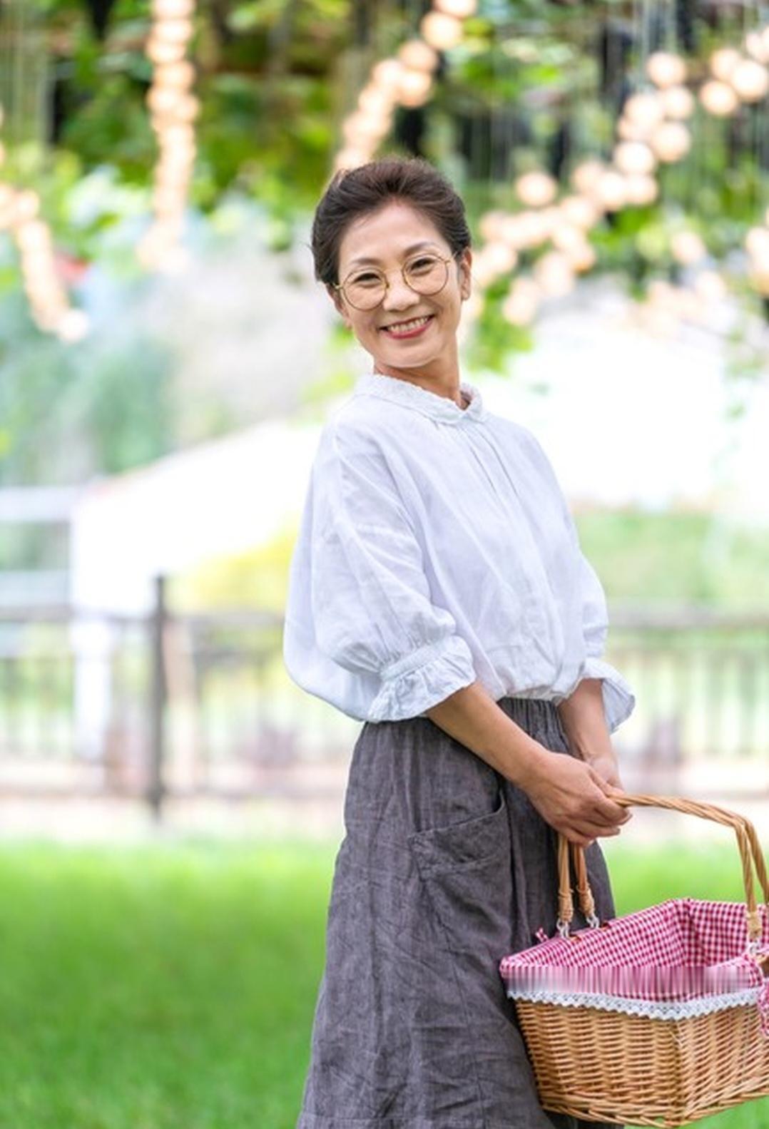 60后阿姨，真没必要陷入身材焦虑
 
有没有和我一样的60后姐妹？
好多事儿都看