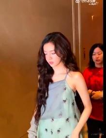宋妍霏首个浪姐6路透 有生之年系列！宋妍霏首个浪姐6路透流出，长发大波浪的CC真