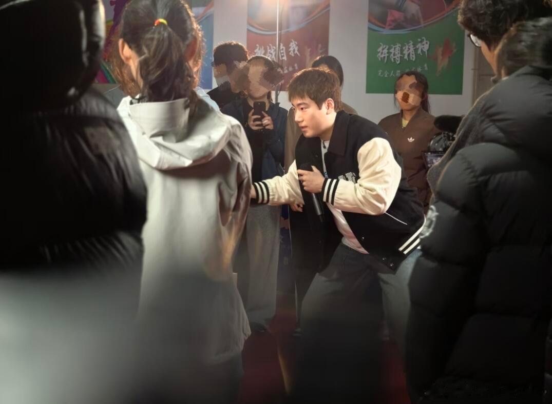 梁靖崑来北电上课了梁靖崑已正式以