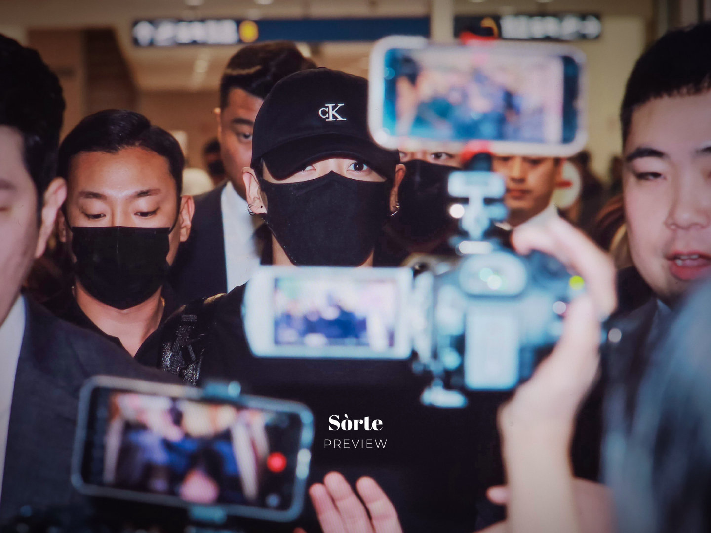 田柾国 231010 仁川机场入境©️logo ​​​