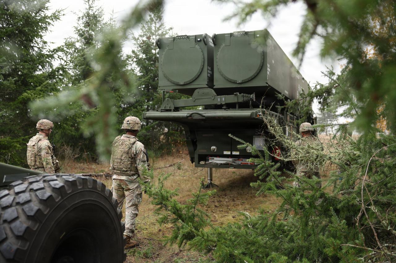 美国陆军曾短暂发布其“暗鹰”远程高超音速武器的最新照片，随后又在未作任何解释的情