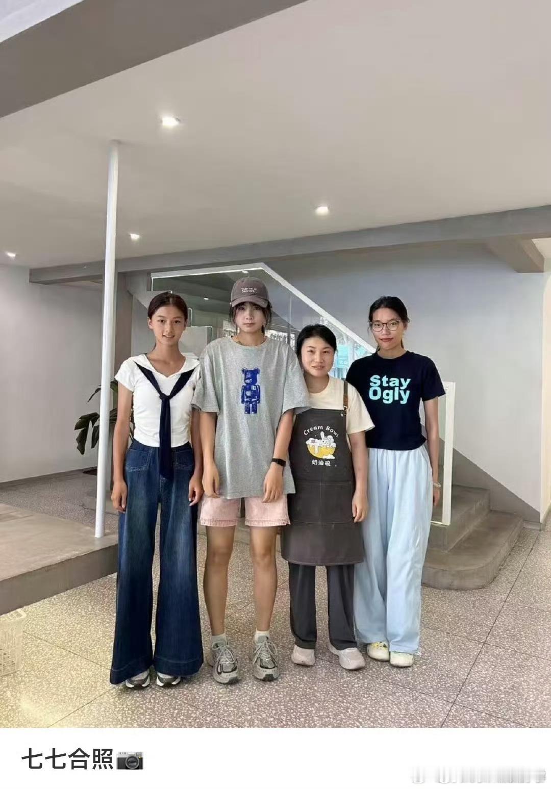 素人镜头下的七七怎么感觉火的莫名其妙的… 而且特别像AI，大家有没有同样的感受？