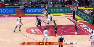 焦泊乔太硬了！正面封盖佩里，内线防守大闸上线广东男篮vs北控男篮