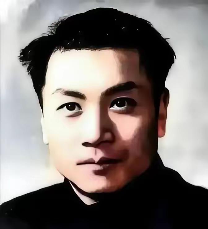 1944年，地下党任远被抓，不幸被特务认出。半夜，他突然哀求狱友：“勒死我吧！”