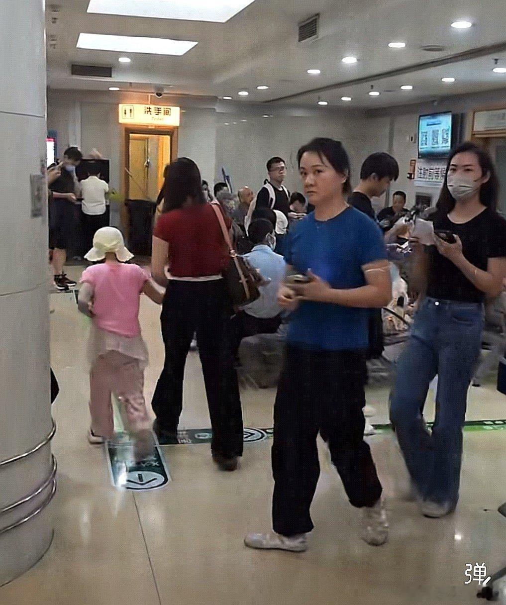 中国大陆广东省广州市，中山大学附属肿瘤医院，已经接近20点了，这里仍然很忙碌 
