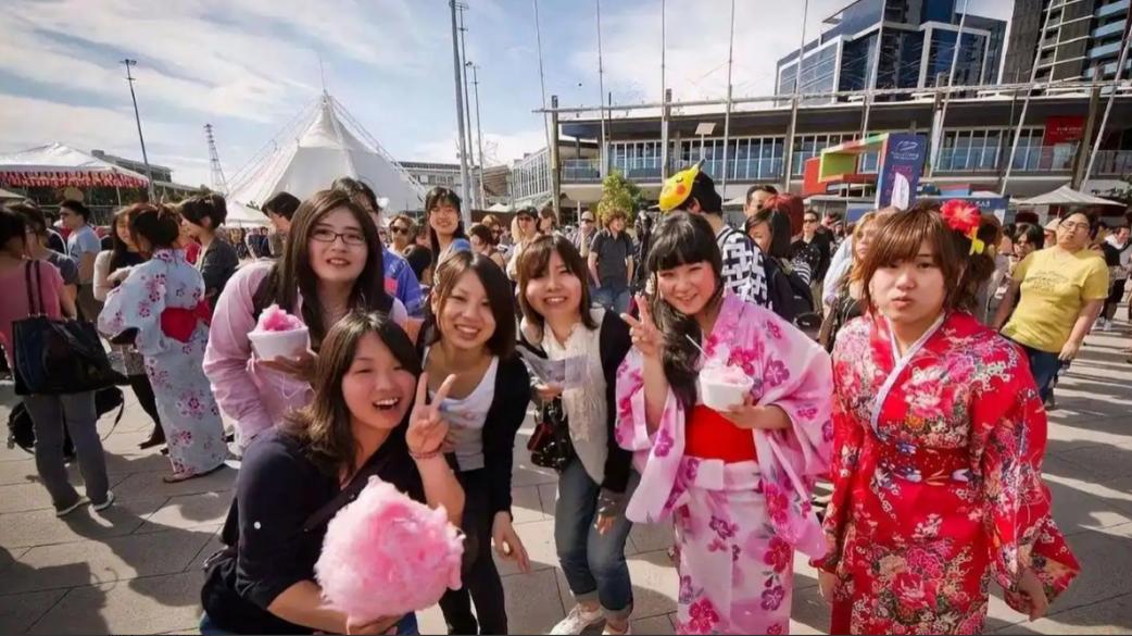 /中日形势突变，上海数万日本人何去何从？中方立场明确，已有答案！

其实这个问题