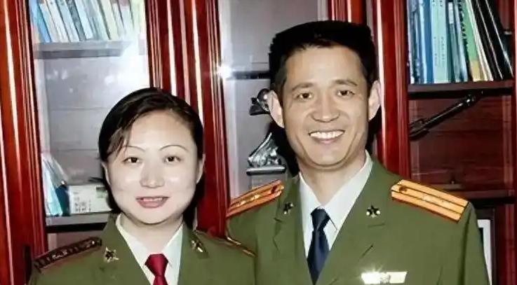 航天英雄聂海胜的妻子曾经是金枝玉叶，生得漂亮又贤惠，没想到如今却被生活硬生生逼成