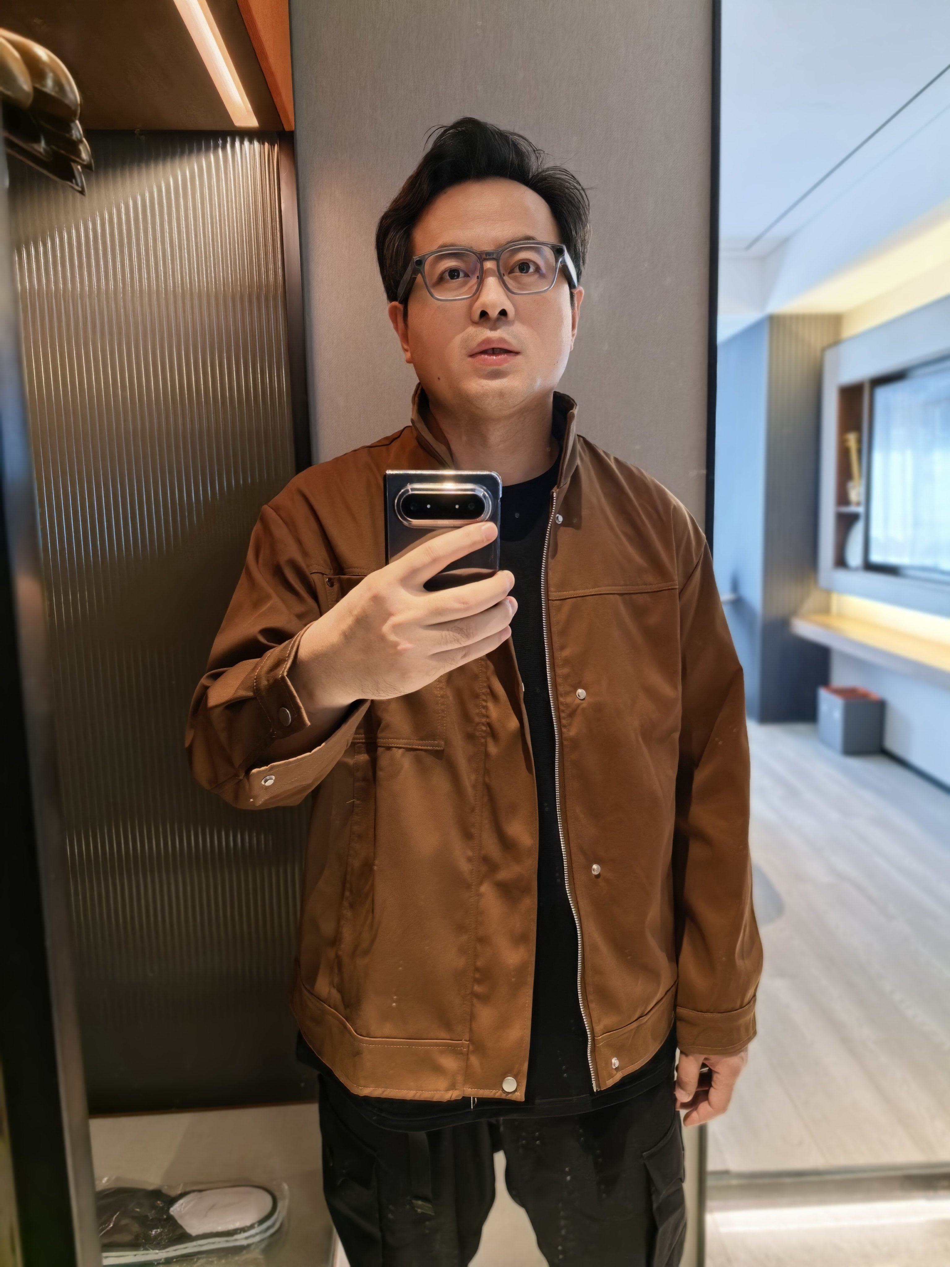 问界这夹克可以不？不知道谁选的？审美是在线的PS: 照片为华为Pura X Ma