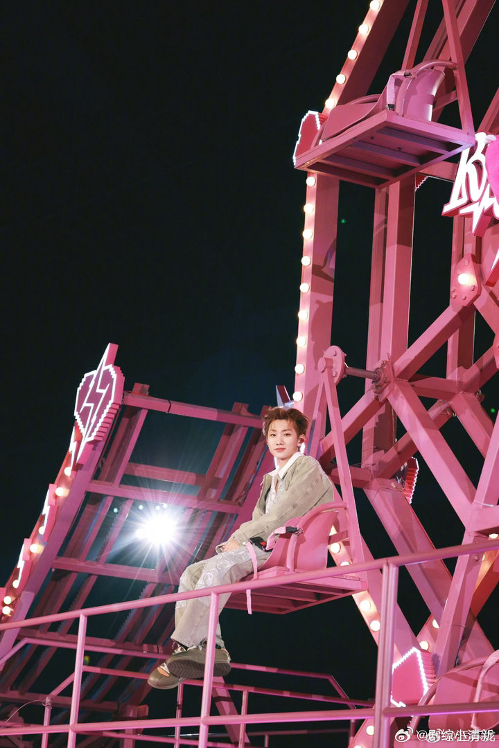 汪苏泷唱着唱着就指向了我 他指向镜头的那一刻，确实觉得他是对着我指的。又幸福了，