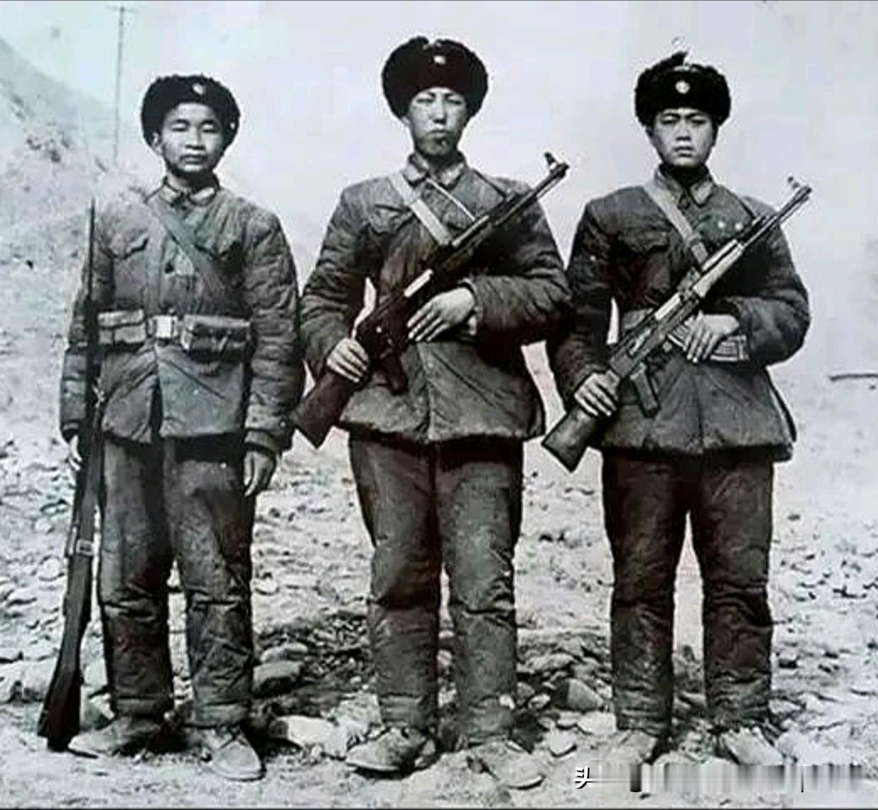 1962年11月18日，在对印自卫反击战西山口战役中，由于大雾遮蔽视野，副班长庞