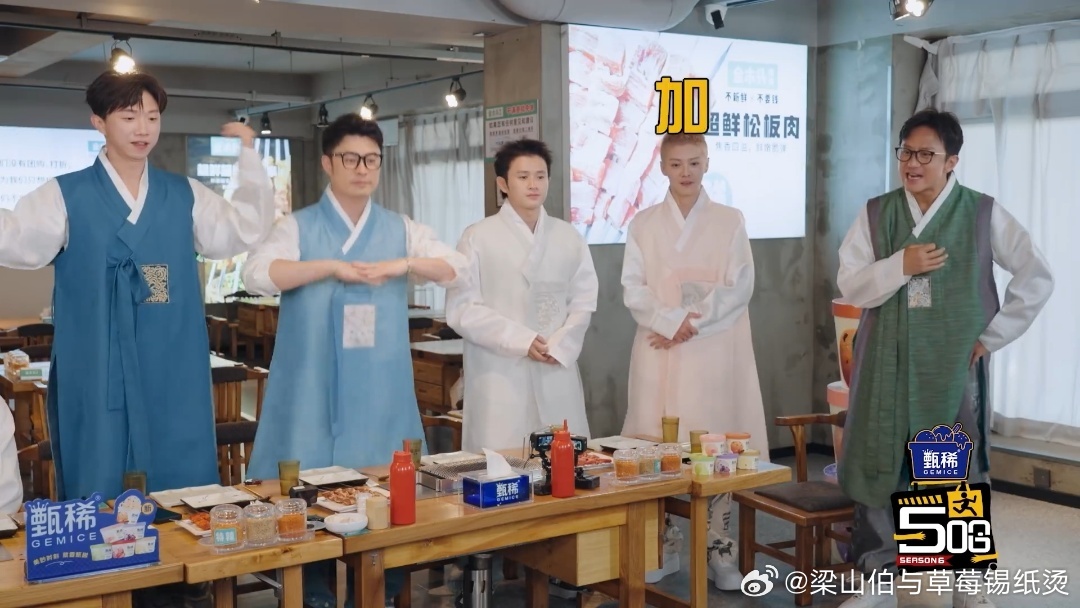 鹿晗白里透红具象化鹿晗五哈有自己的奥特曼哈哈哈哈哈 鹿晗染了黄毛没告诉五哈团，玩