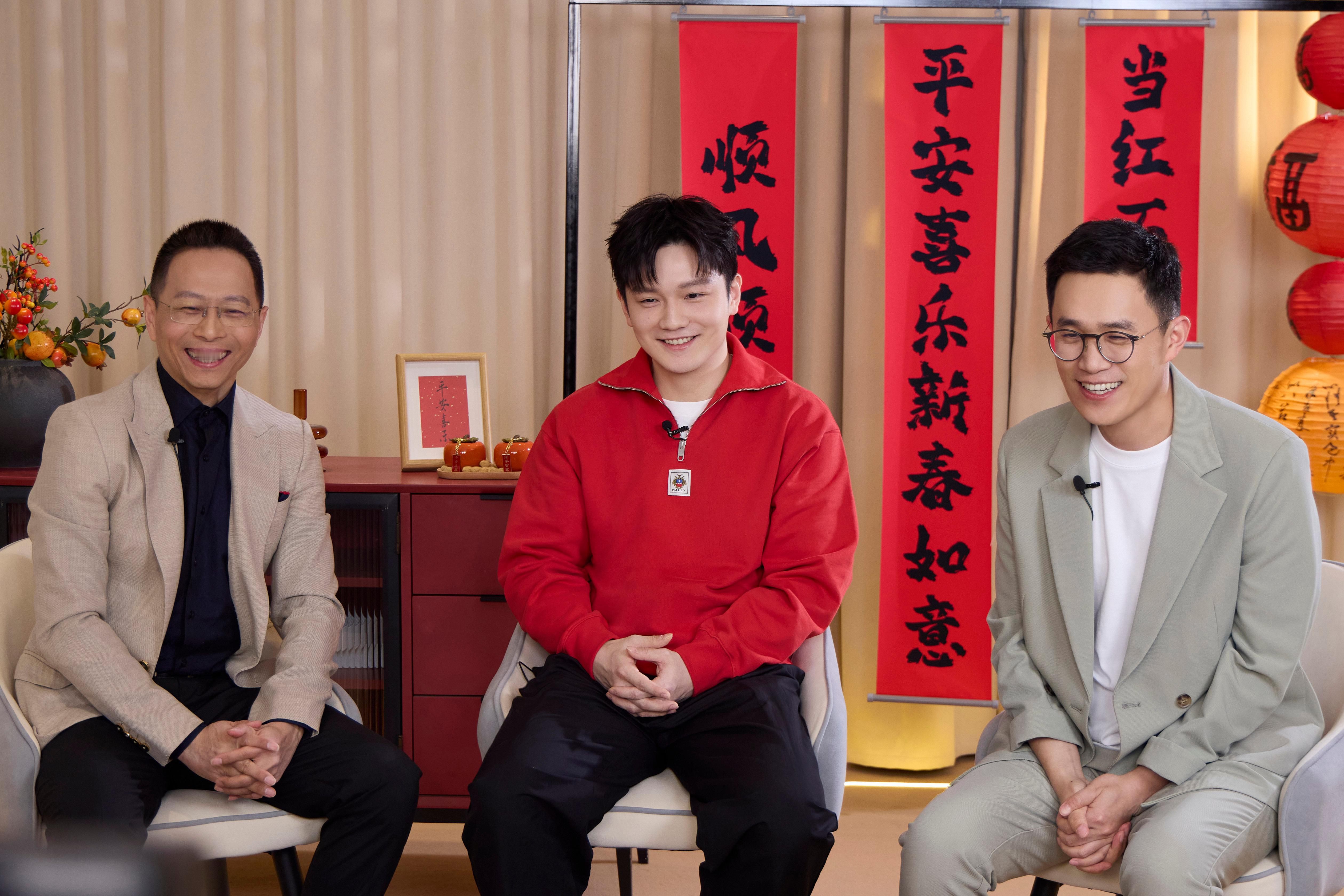 工作六七年了，我姥姥至今还觉得我的“手机工作”是在工厂打螺丝。刚刚我跟她汇报了一