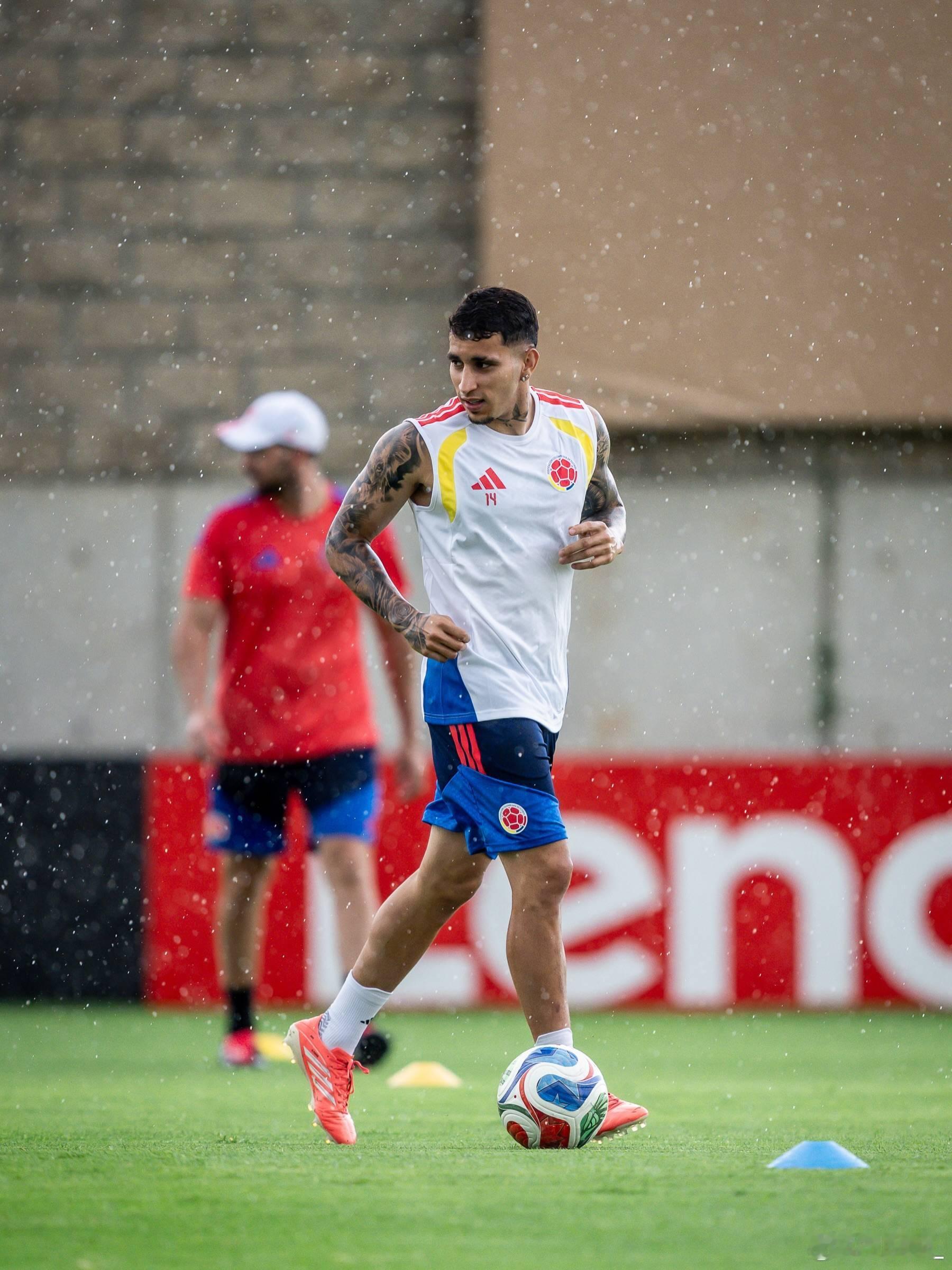 JR10J罗🇨🇴在雨中…todosconjames