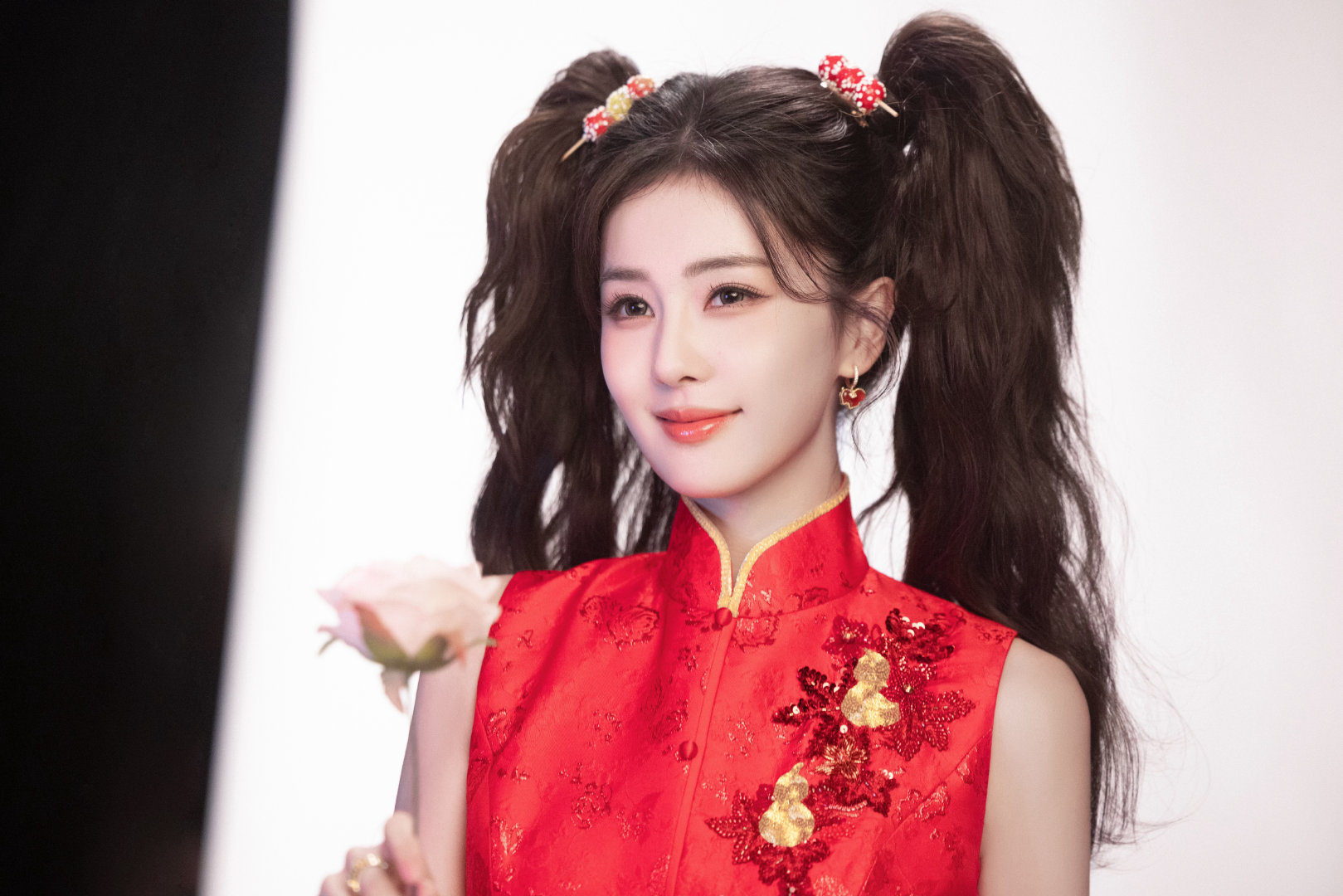 白鹿  好想用这张脸活一次到底谁在质疑我家满分女白鹿官宣王者荣耀白鹿cos安琪拉