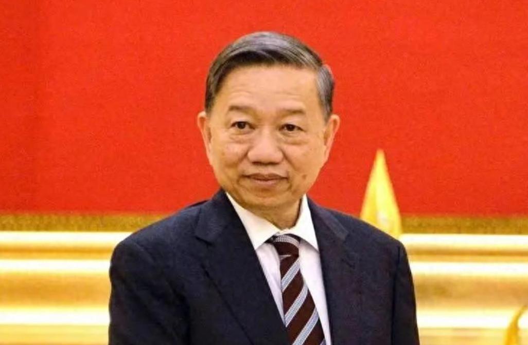 大半个高层都带上了，苏林落地纽约后，承诺不让中国商品借道入美。与俄罗斯亲密互动之
