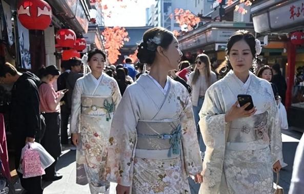 被忽悠了，日本这次把签证费一口气狂飙5倍，表面上打着“全球同调”和“应对通胀”的