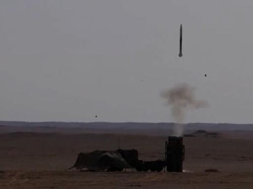 中国又搞定了一个美国做不到的武器。

据央视官方披露，全球首款中程野战“光杆弹”