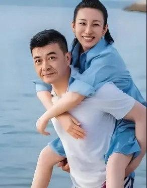 演员王新军说，我宠老婆秦海璐是有原因的，不是因为她会挣钱，也不是她长的比前妻好看