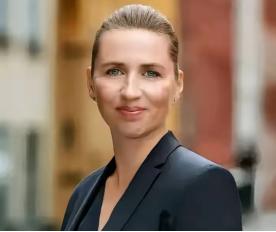 丹麦女首相昨天一句话，直接把桌子掀了。她对着全世界说，美国icon要是敢动武抢格