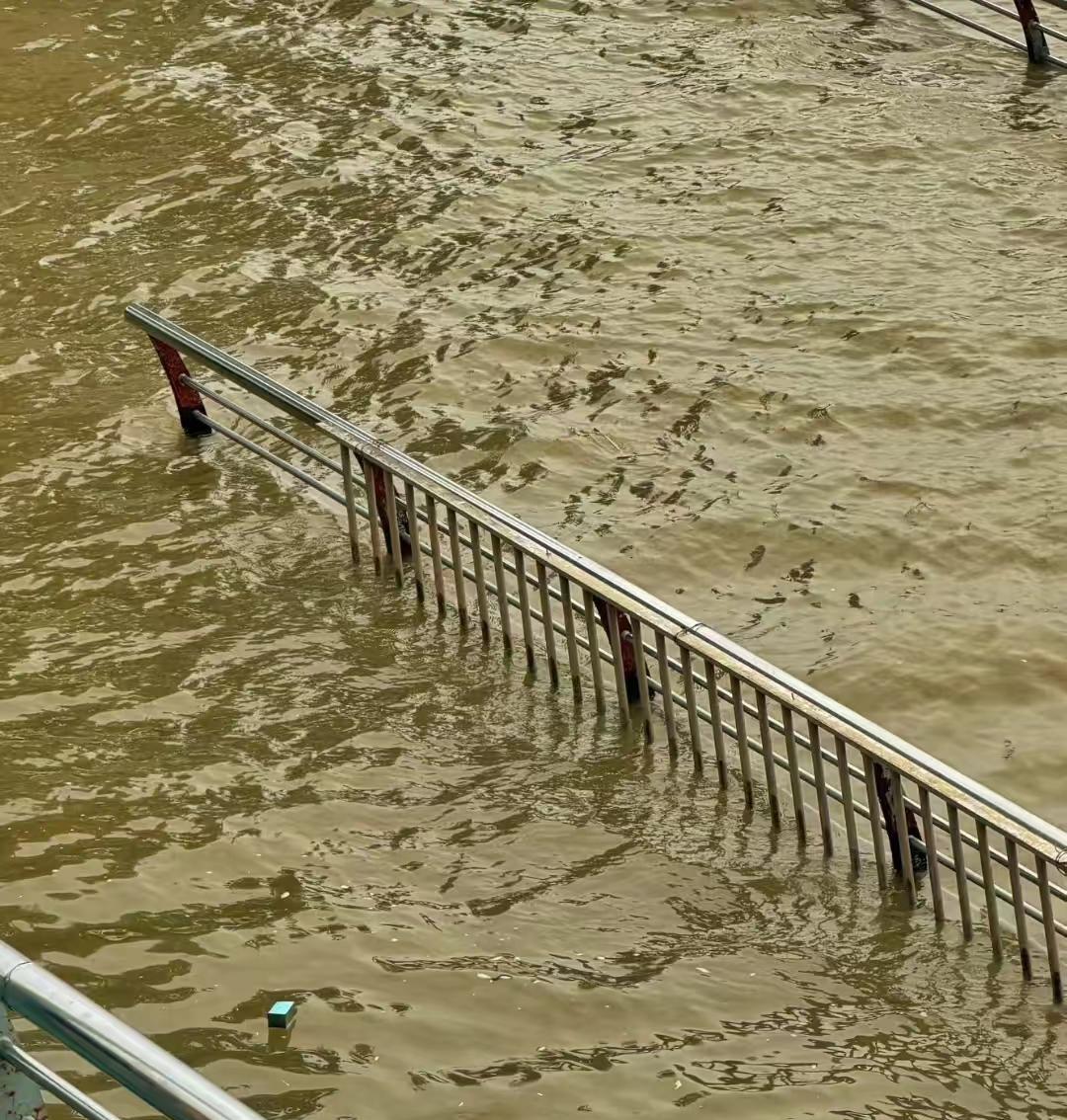 长江芜湖站水位持续上涨。连日来，长江上中游地区强降雨不断，我市也迎来明显降雨过程