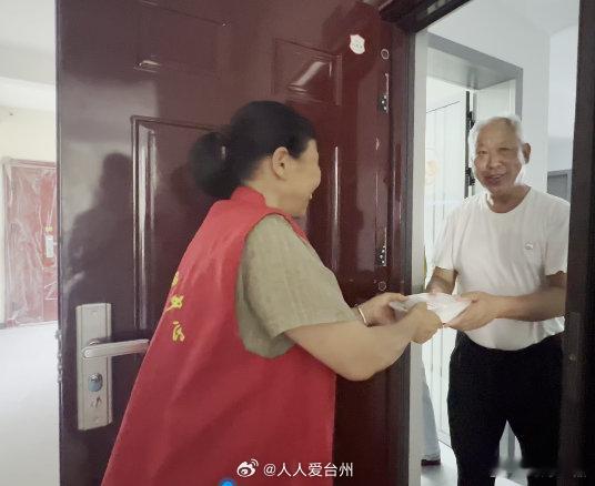 衢州微单元养老稳稳托起银龄幸福晚年 近日，在衢州衢江区潭街道安新社区信越小区，一