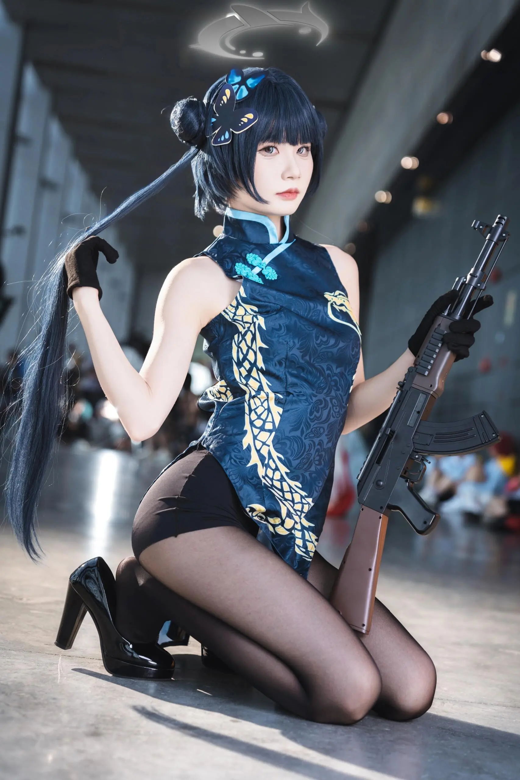 带着逛漫展 cosplayer 这腿又长又白又细 妃咲 蔚蓝档案cos
