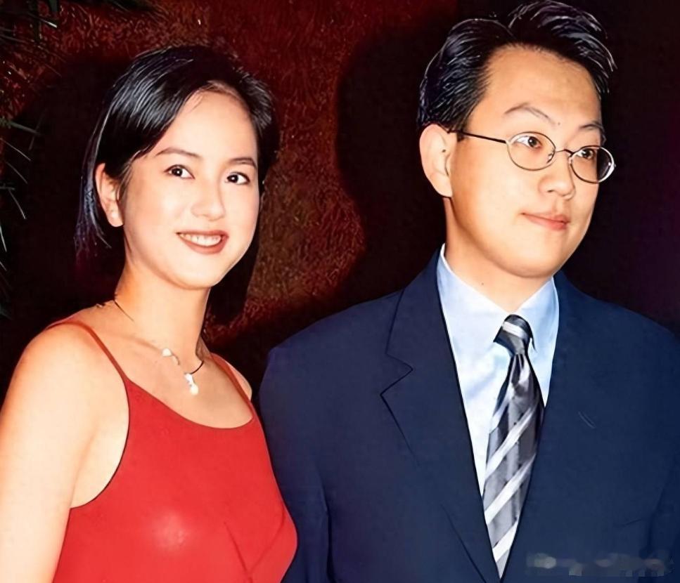 🐒前夫：她性欲太强我受不了，抚养费一分不给，53岁叶蕴仪逆风翻盘。
 
202