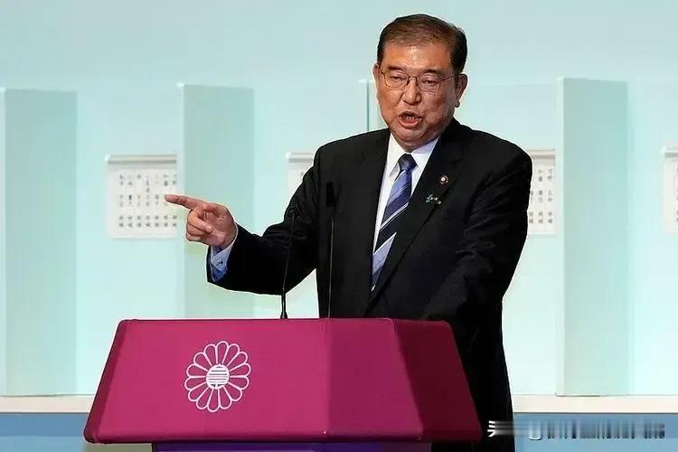 岸田文雄即将下岗，石破茂将走马上任，中国的公知公粉开始鼓吹，甚至开始唱赞歌。

