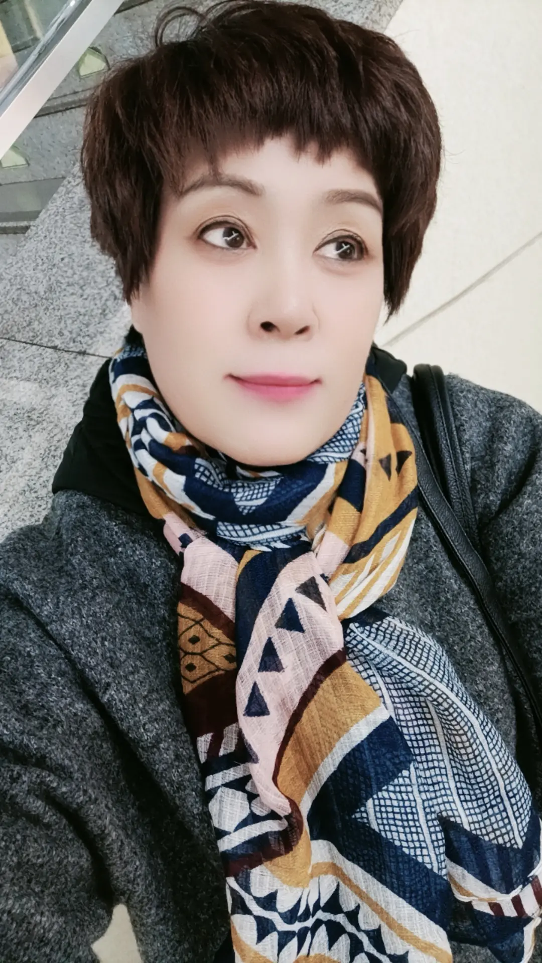 妈妈，妈妈，妈妈离我而去整一百天了，今天我们三口去寺院那……看你了，有...