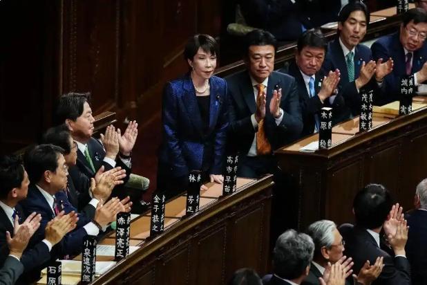 [下雨]霍尔木兹海峡变“禁航区”？美国急着找人挡枪，日本这次恐怕是躲不过去了
