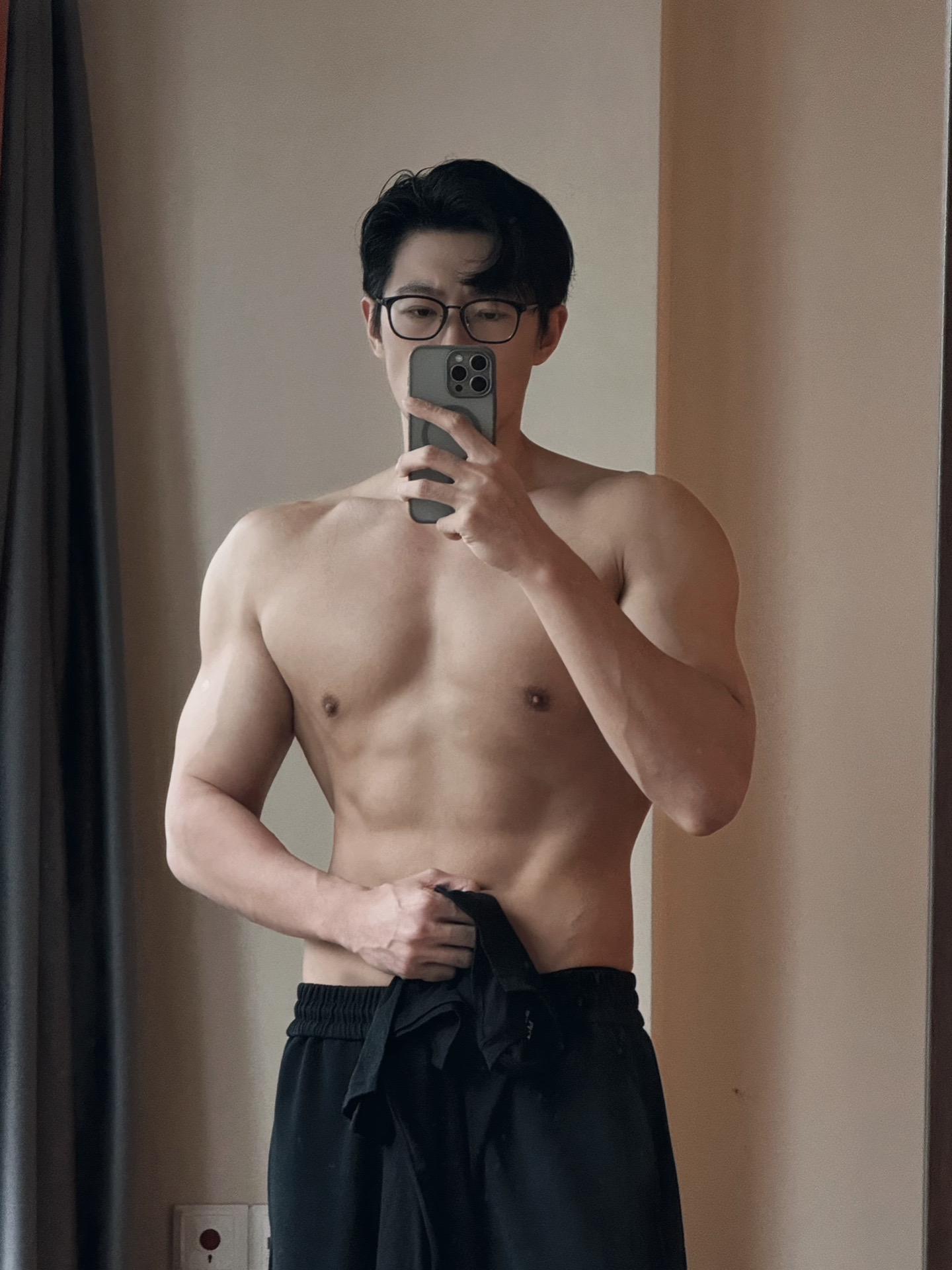 all black穿搭才是顶男标配。