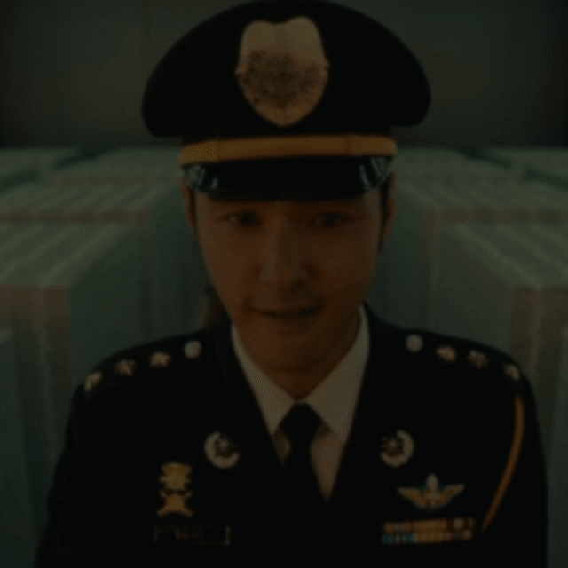 #阮经天古希腊掌管除害的神# 8 月 16 日，《重生》上映，阮经天再次展现除害