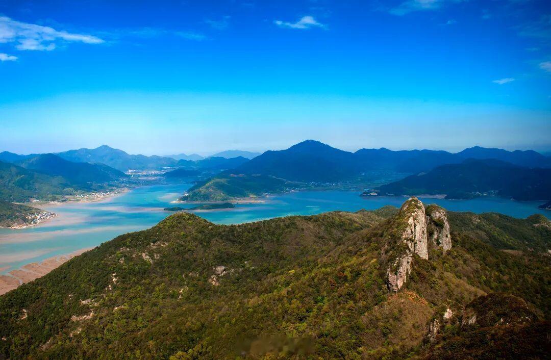 宁波象山泗洲头大户外片区绘就共富乡村新图景山海骑行追风去，市集烟火促共富。象山泗
