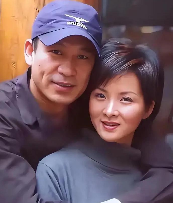 当年，27岁的谢兰嫁给大自己11岁的师小红，两人约好了丁克，不要孩子，因为她的父