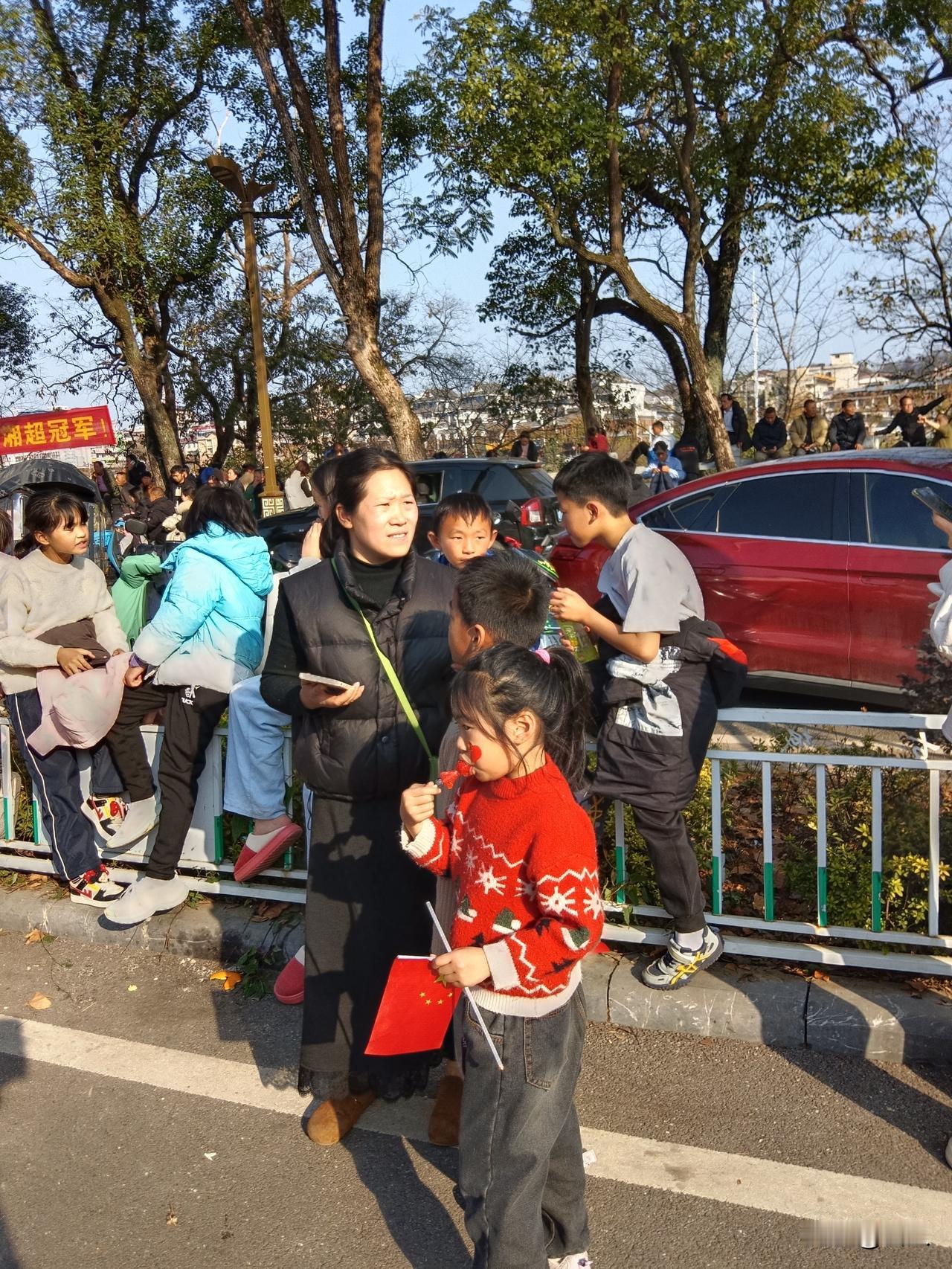 2026年让校园家长护学岗退出历史舞台你同意支持吗？2025年12月29日傍晚，