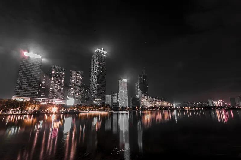 合肥模式堪称科技产业界的“神来之笔”，深刻改写了中国科技产业格局。合肥敢于下注新