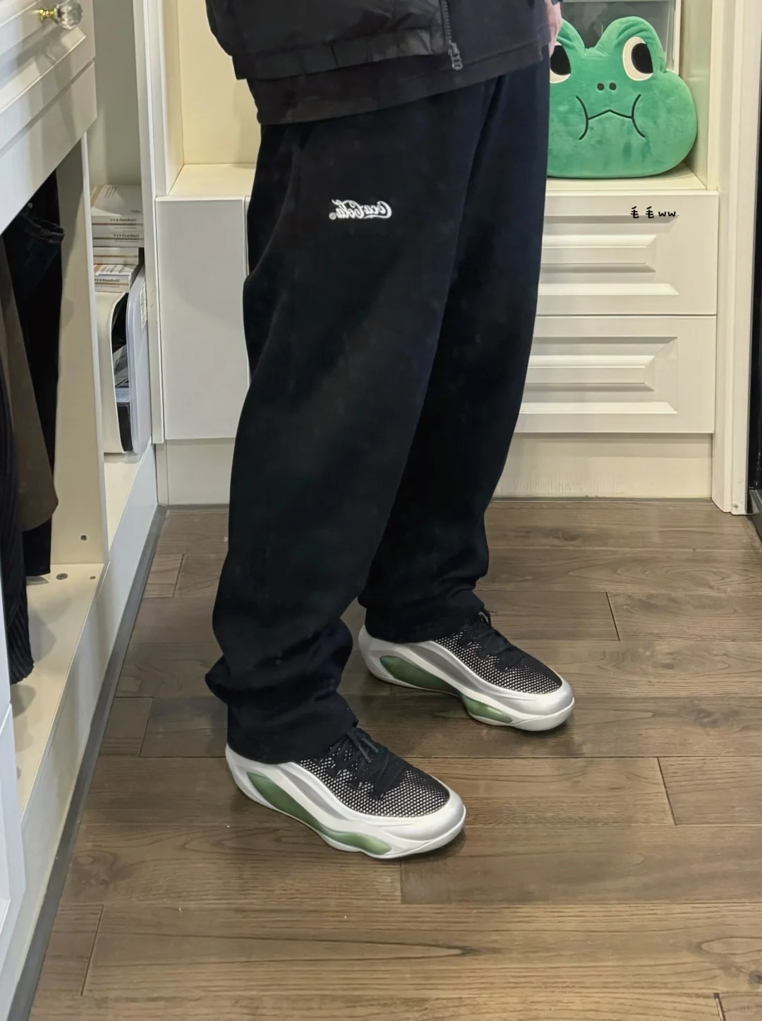 显瘦羽绒服｜黑色系穿搭