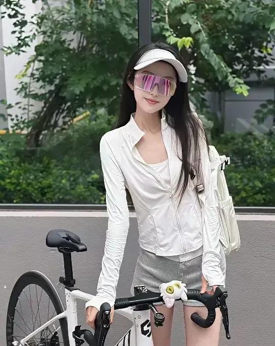 小配饰点缀的恰到好处。