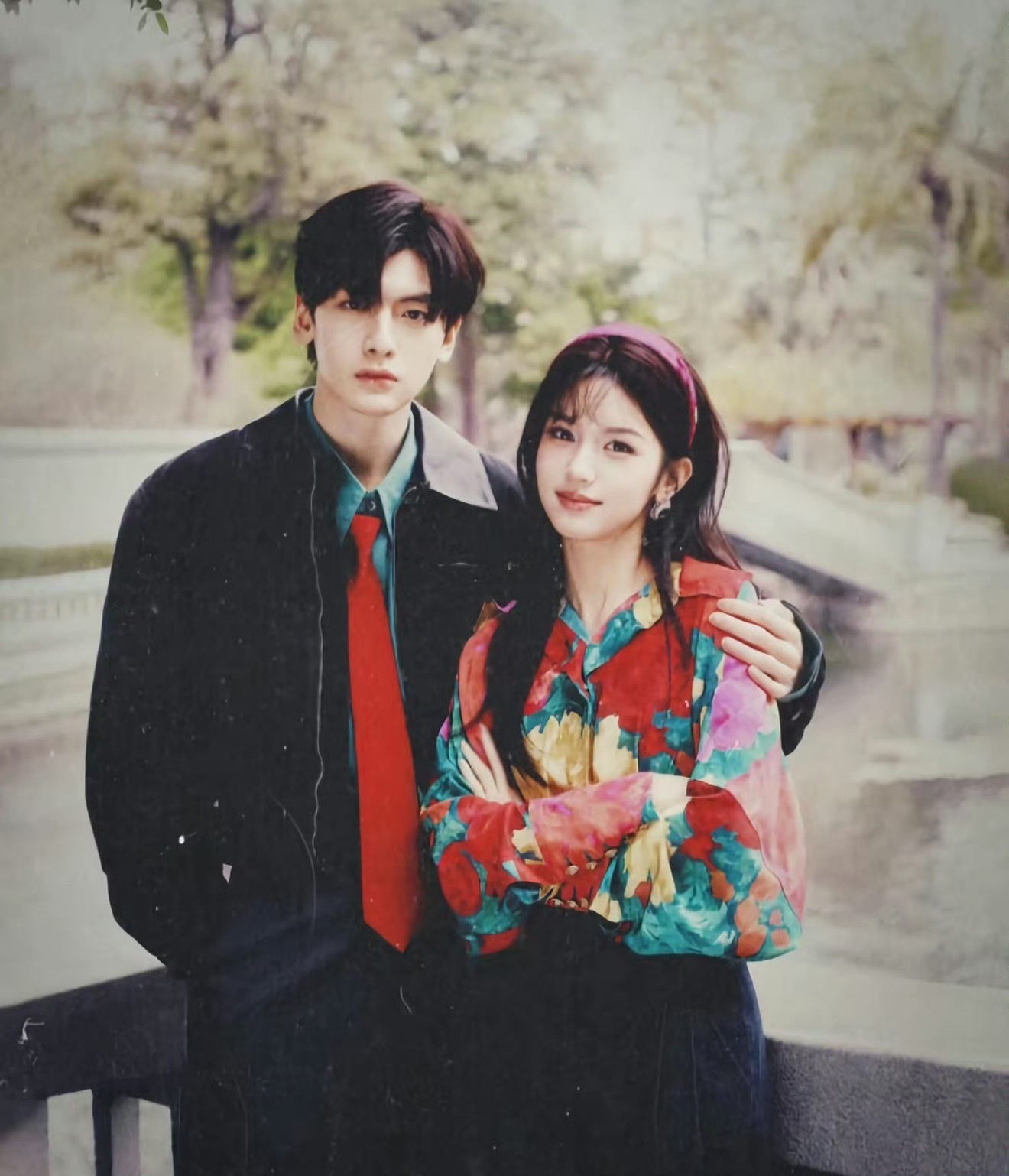 1983编剧 升咖周也你好1983 又追了一天这部剧，能感觉到这部剧对编剧的尊重