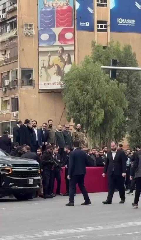 HTS在叙利亚多地（大马士革、哈马、阿勒颇等）举行阅兵仪式，以庆祝其夺取叙利亚政