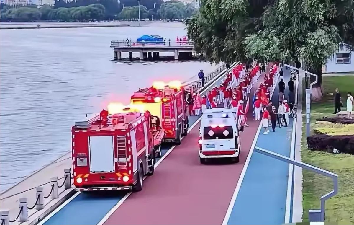 怎么制止暴走团违规占道行为制止暴走团违规占道需疏堵结合：既要严格执法打破“法不责