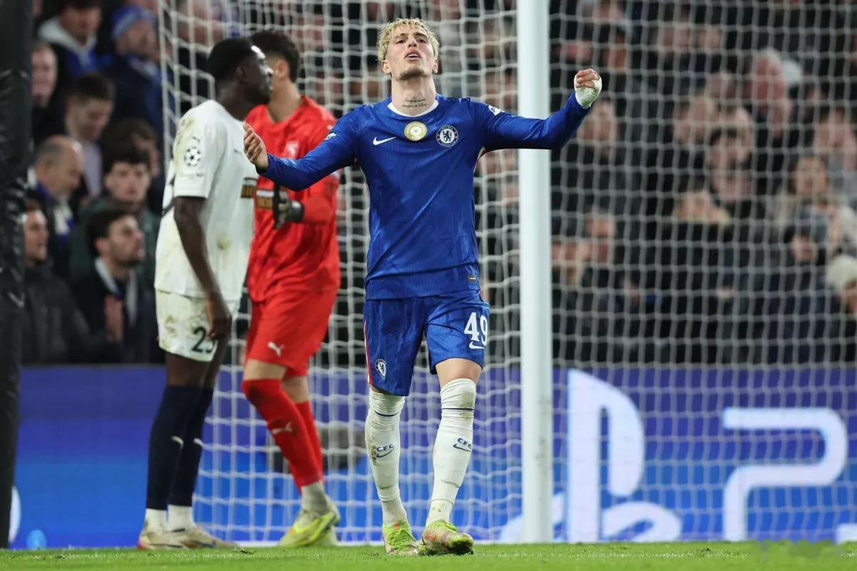 切尔西 帕尔默大腿肌肉还是有些问题，他没有进入欧冠与帕福斯的比赛大名单。罗森尼尔