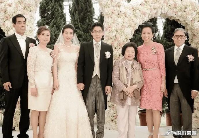 郭晶晶结婚时，父母退回了价值3亿的四合院和1000多万的彩礼。婚礼当天，由于郭父