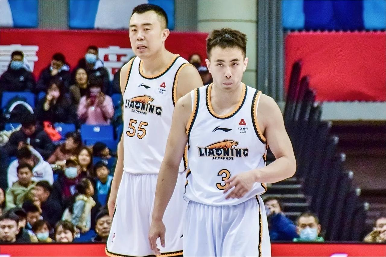 赵继伟：轻松22分8助攻，拿下新赛季首胜。你们知道为啥交易走郭艾伦了吧！
大韩：