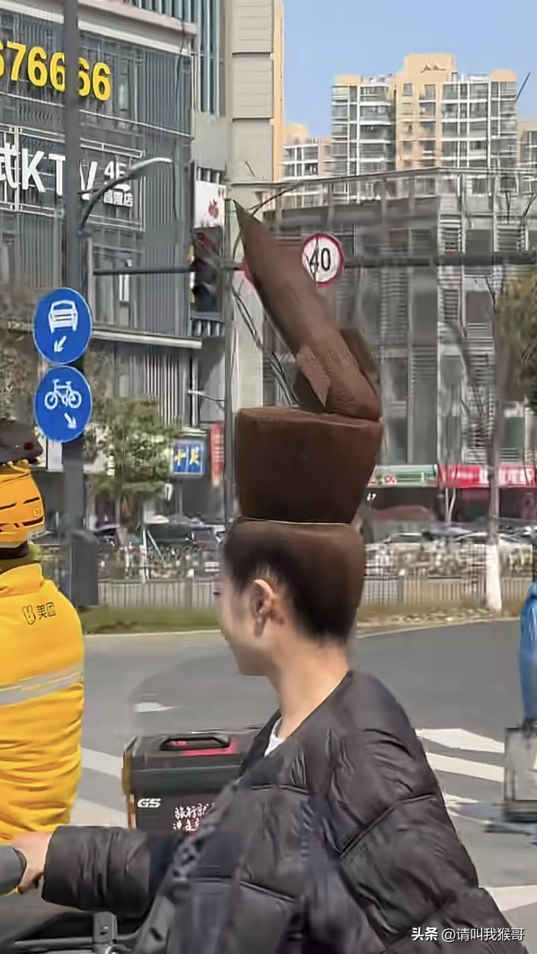 今天等红绿灯看到的一个发型跟哇塞啊